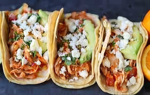 Taco De Pollo (Chicken).